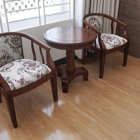 Apple Hotel Three - Near Pnh Airport بنوم بنه المظهر الخارجي الصورة