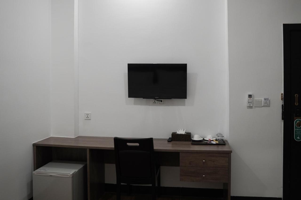 Apple Hotel Three - Near Pnh Airport بنوم بنه المظهر الخارجي الصورة