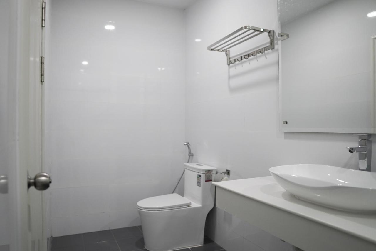 Apple Hotel Three - Near Pnh Airport بنوم بنه المظهر الخارجي الصورة