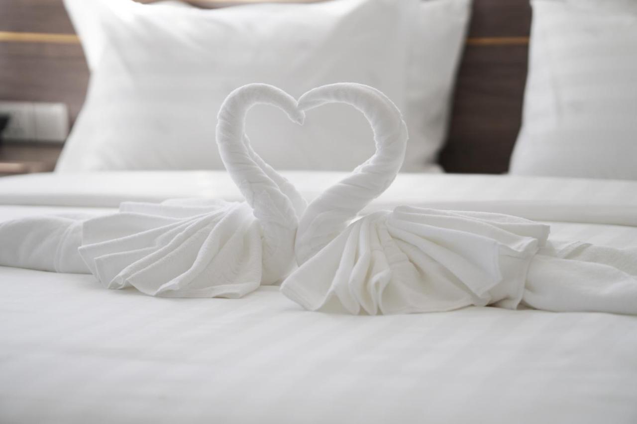 Apple Hotel Three - Near Pnh Airport بنوم بنه المظهر الخارجي الصورة