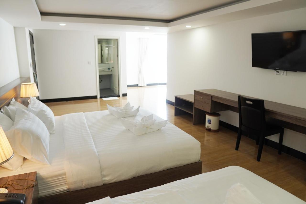 Apple Hotel Three - Near Pnh Airport بنوم بنه المظهر الخارجي الصورة