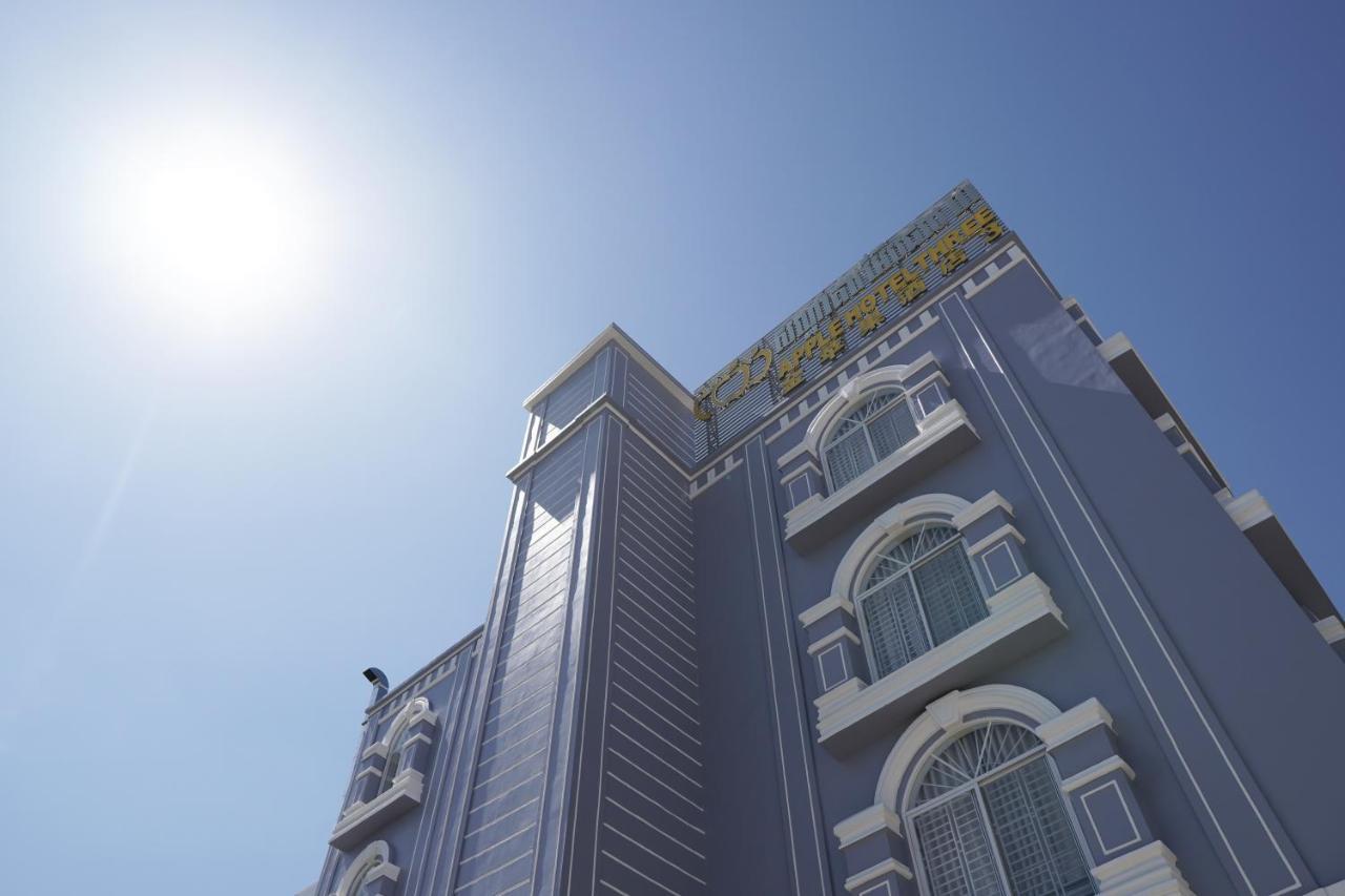 Apple Hotel Three - Near Pnh Airport بنوم بنه المظهر الخارجي الصورة