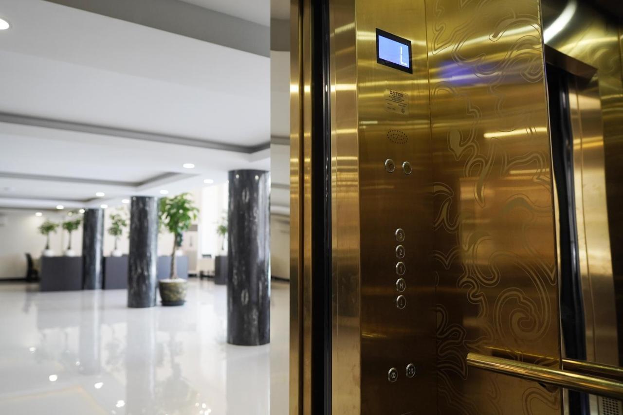 Apple Hotel Three - Near Pnh Airport بنوم بنه المظهر الخارجي الصورة