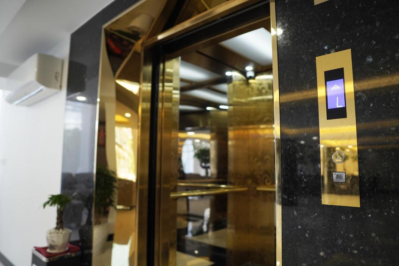 Apple Hotel Three - Near Pnh Airport بنوم بنه المظهر الخارجي الصورة