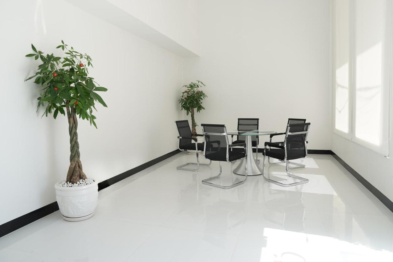 Apple Hotel Three - Near Pnh Airport بنوم بنه المظهر الخارجي الصورة