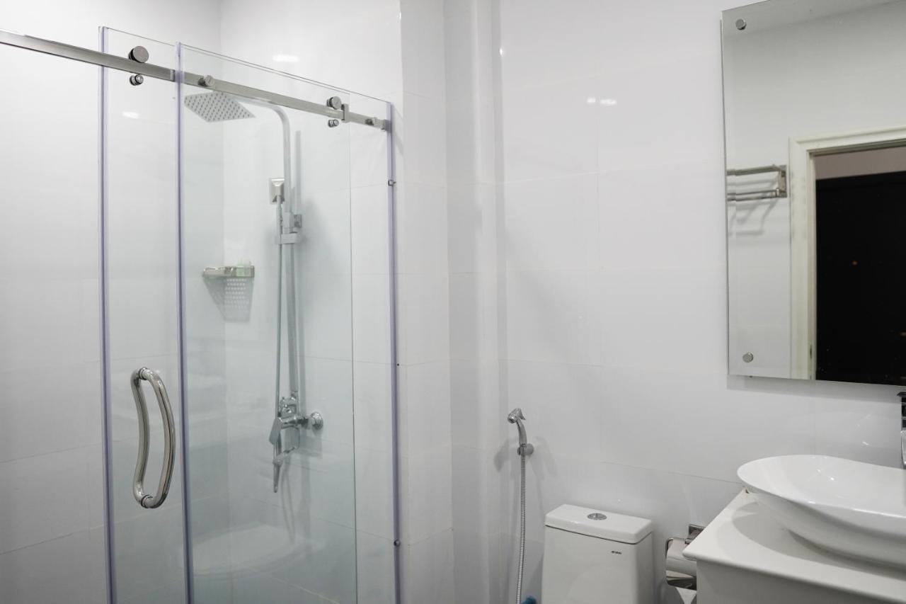 Apple Hotel Three - Near Pnh Airport بنوم بنه المظهر الخارجي الصورة