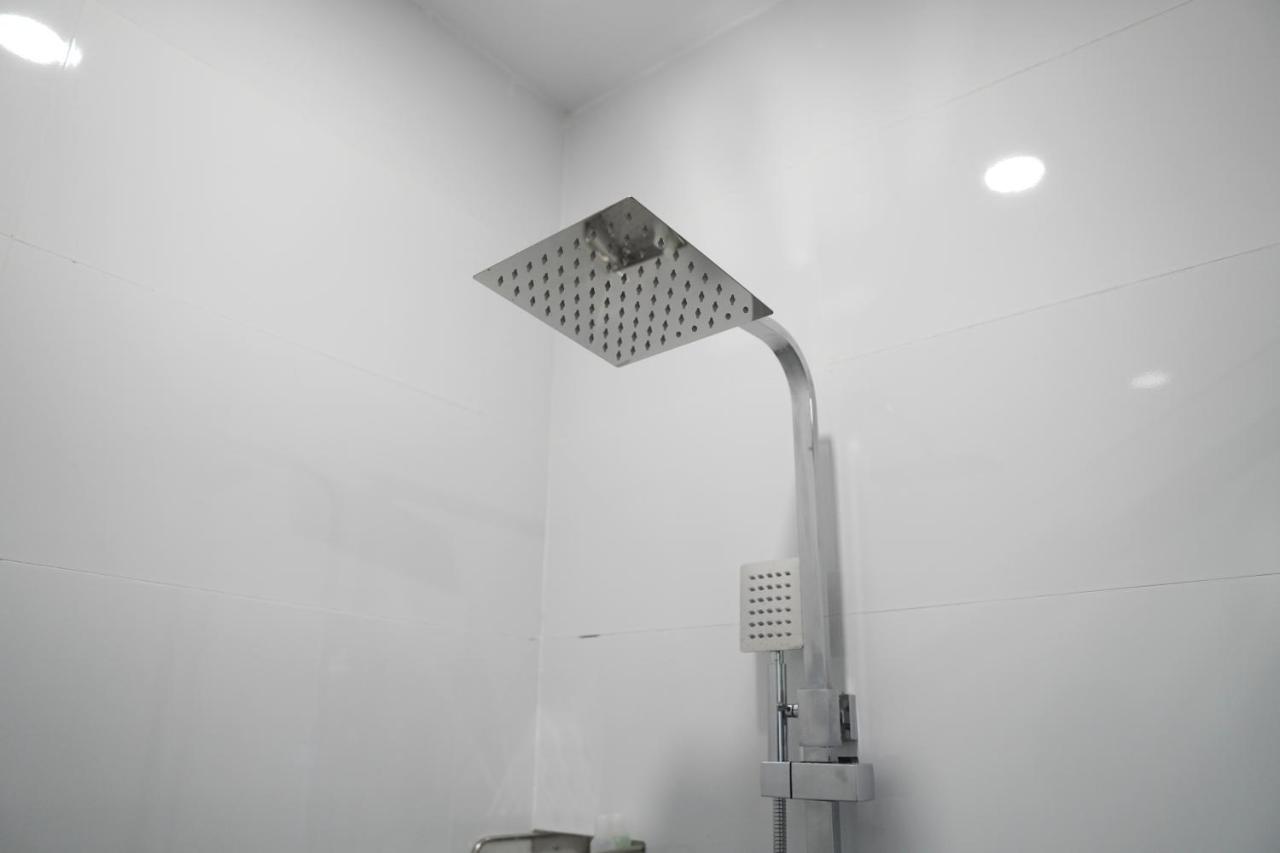 Apple Hotel Three - Near Pnh Airport بنوم بنه المظهر الخارجي الصورة