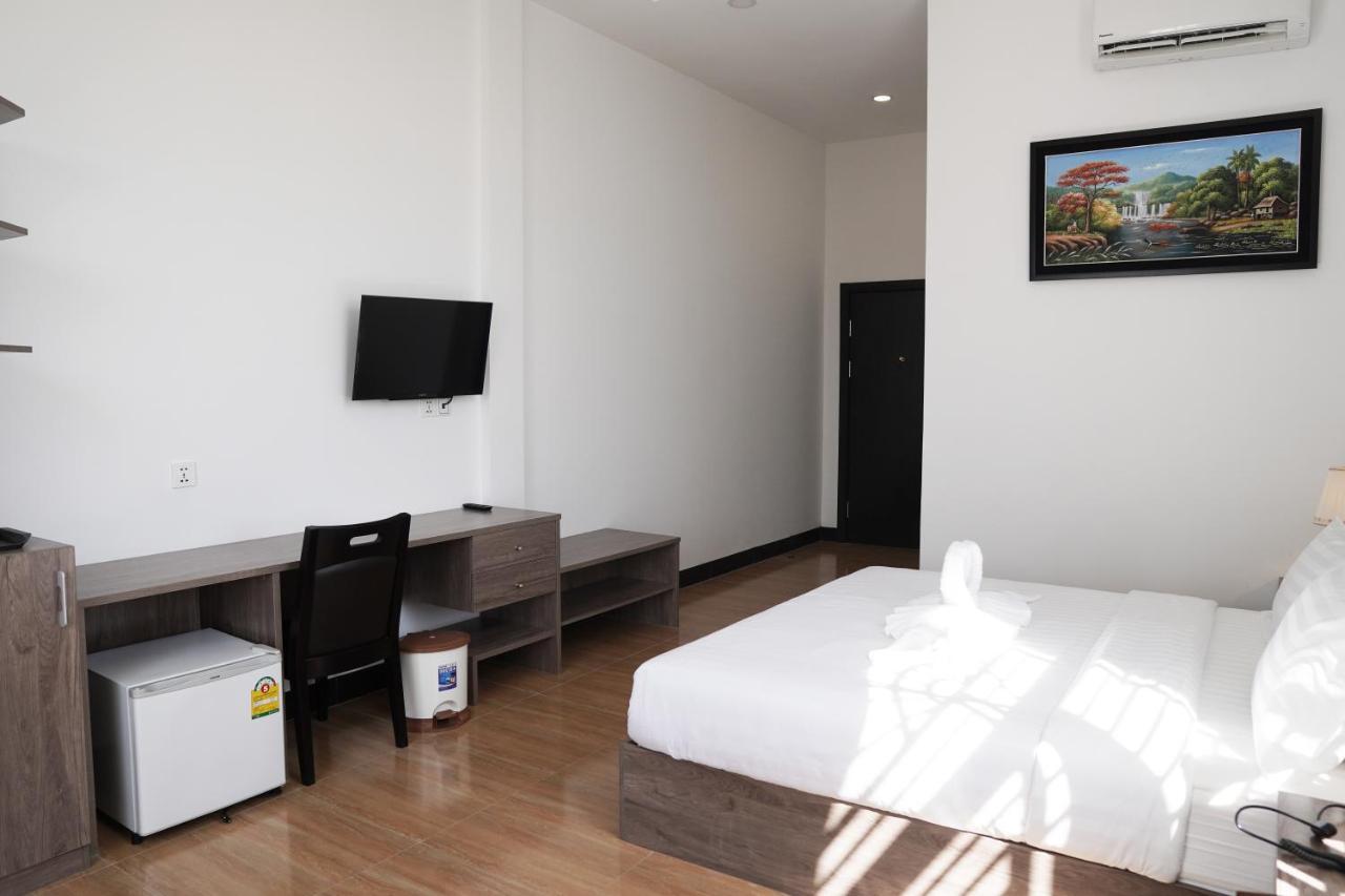Apple Hotel Three - Near Pnh Airport بنوم بنه المظهر الخارجي الصورة