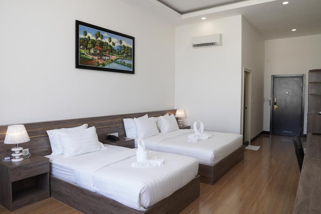 Apple Hotel Three - Near Pnh Airport بنوم بنه المظهر الخارجي الصورة