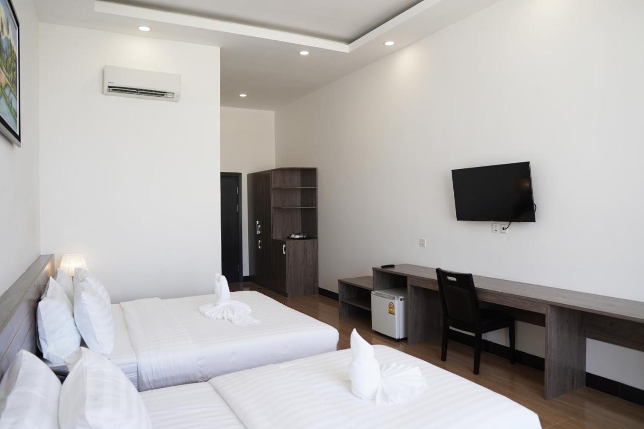 Apple Hotel Three - Near Pnh Airport بنوم بنه المظهر الخارجي الصورة