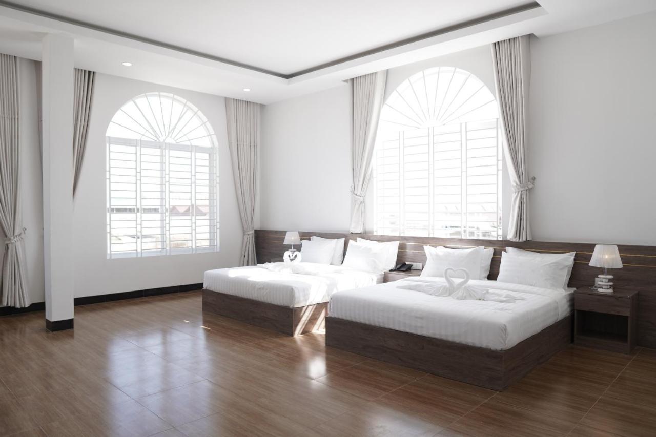 Apple Hotel Three - Near Pnh Airport بنوم بنه المظهر الخارجي الصورة