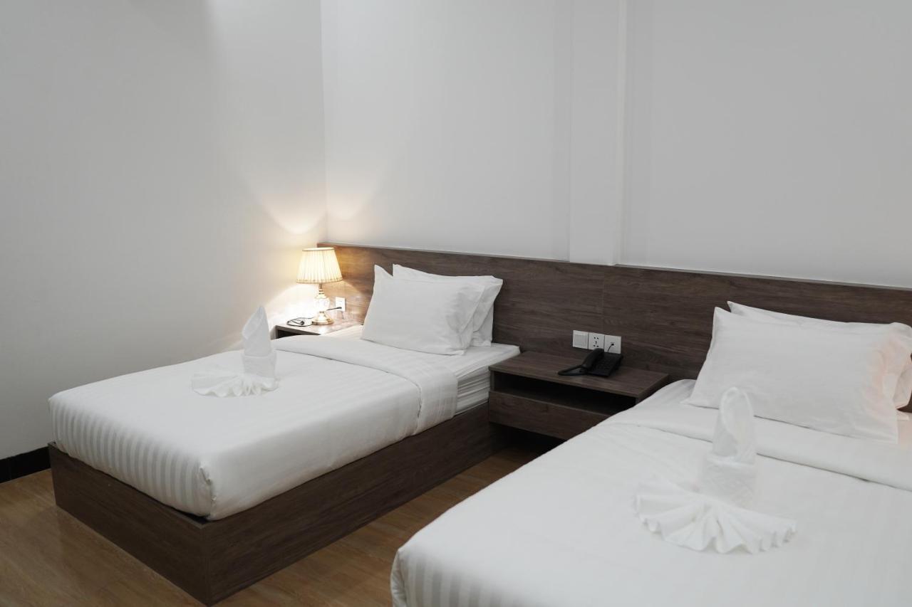 Apple Hotel Three - Near Pnh Airport بنوم بنه المظهر الخارجي الصورة