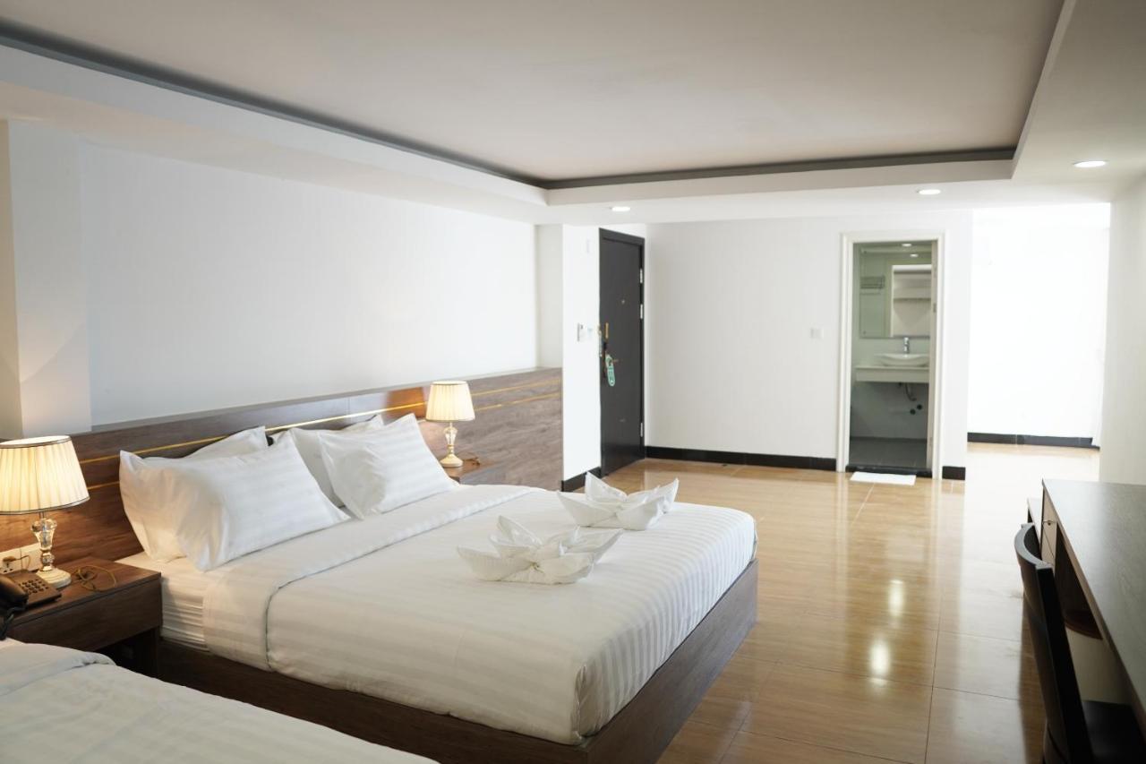 Apple Hotel Three - Near Pnh Airport بنوم بنه المظهر الخارجي الصورة