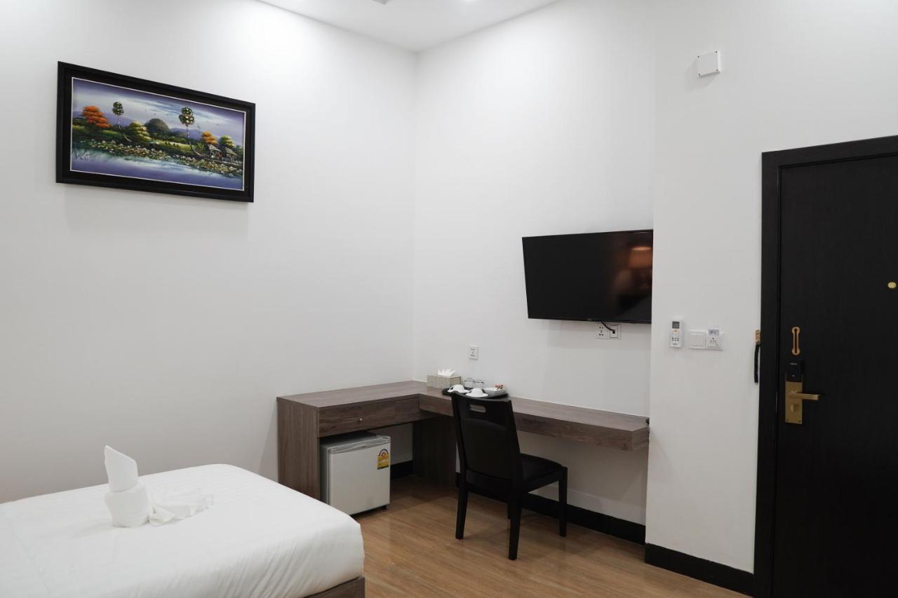 Apple Hotel Three - Near Pnh Airport بنوم بنه المظهر الخارجي الصورة