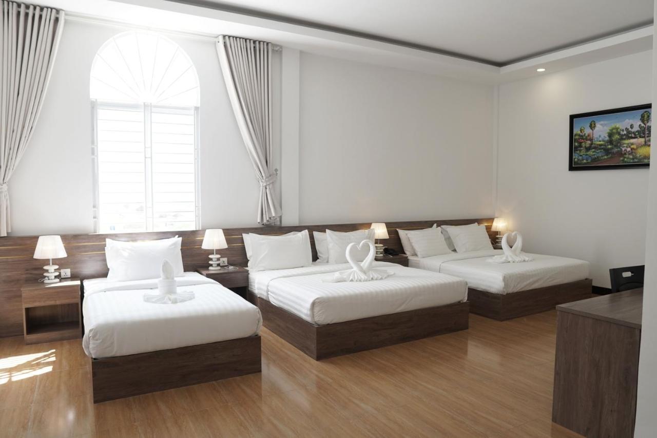 Apple Hotel Three - Near Pnh Airport بنوم بنه المظهر الخارجي الصورة