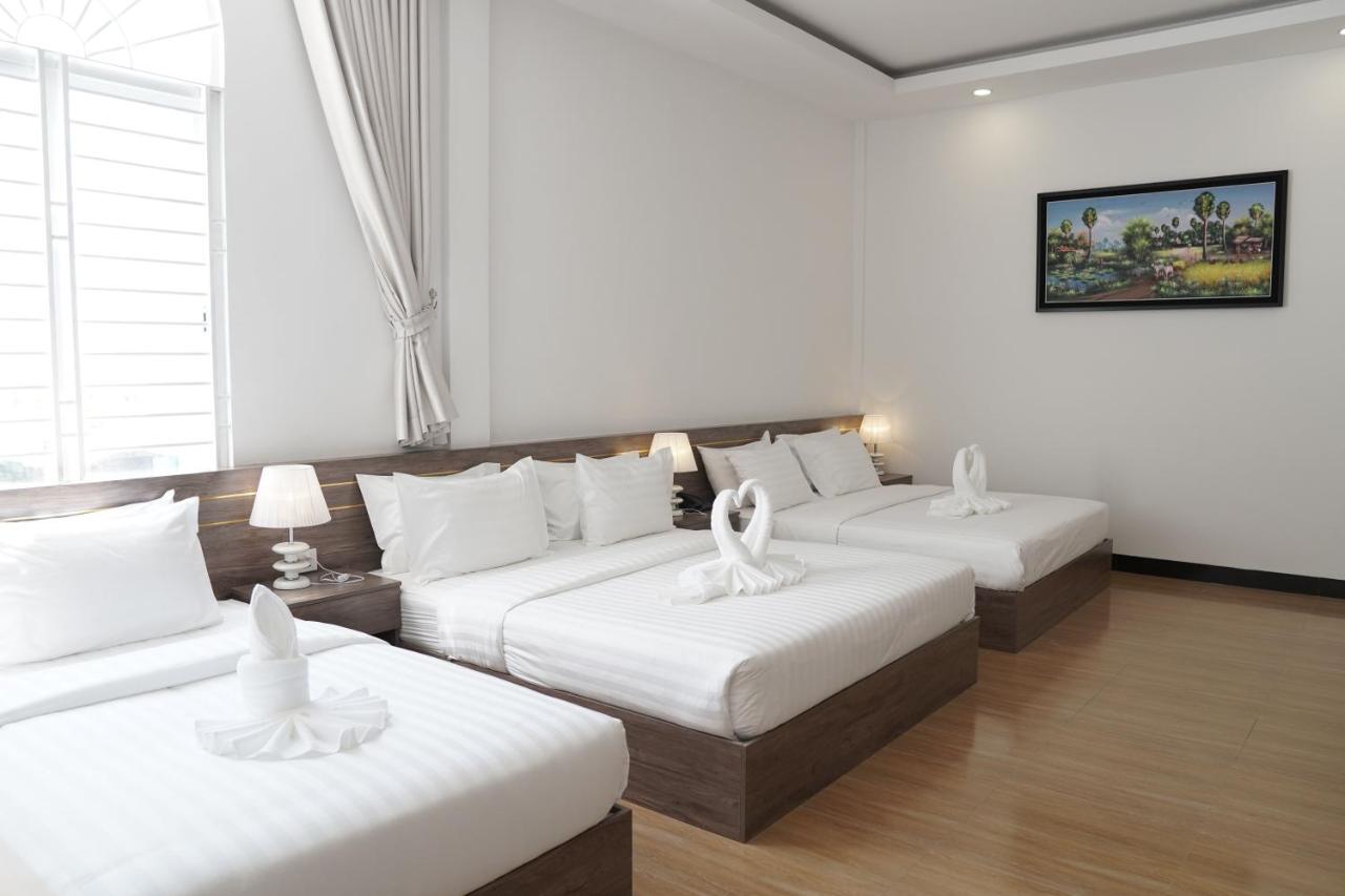 Apple Hotel Three - Near Pnh Airport بنوم بنه المظهر الخارجي الصورة