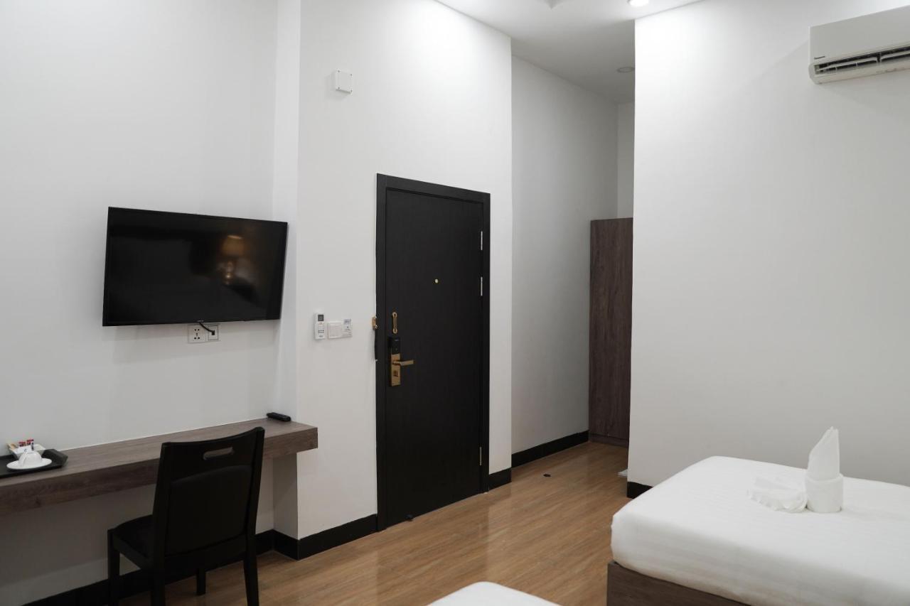 Apple Hotel Three - Near Pnh Airport بنوم بنه المظهر الخارجي الصورة