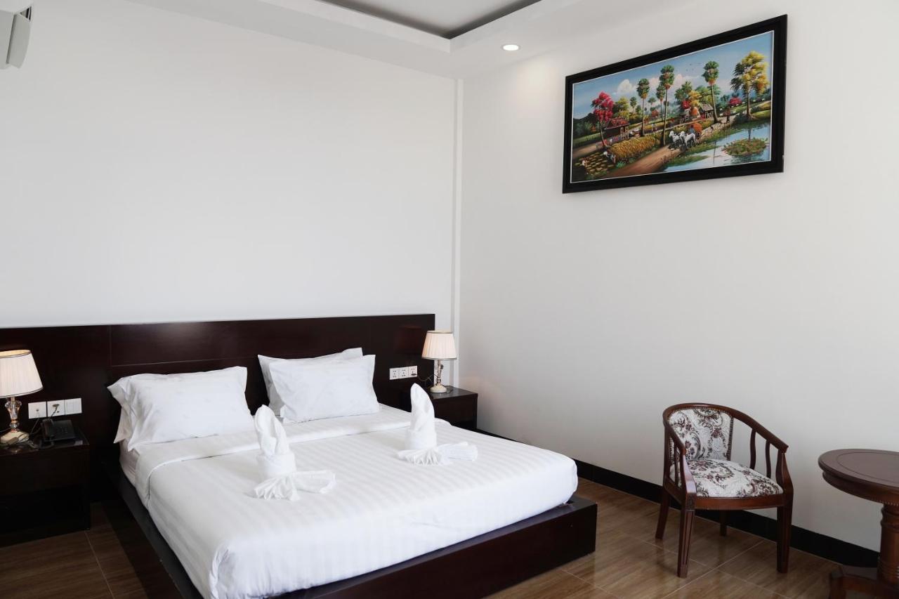 Apple Hotel Three - Near Pnh Airport بنوم بنه المظهر الخارجي الصورة